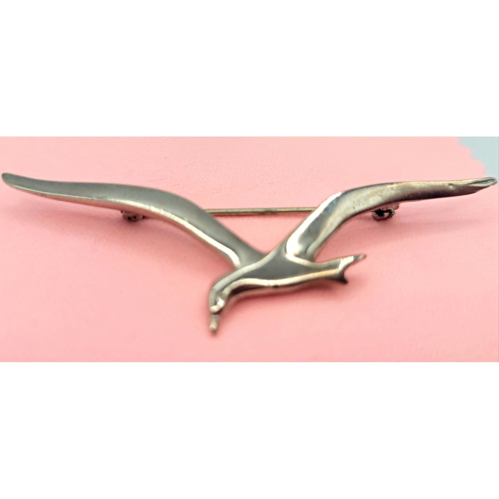 Silver Tone Seagull Bird in Flight Metal Brooch Pin Nautical Jewelry